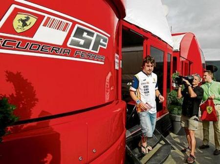 Fernando Alonso no se vestirá de rojo en Monza