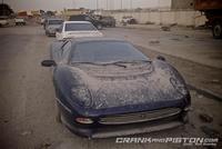Dolorpasión™: Jaguar XJ220 abandonado en Qatar