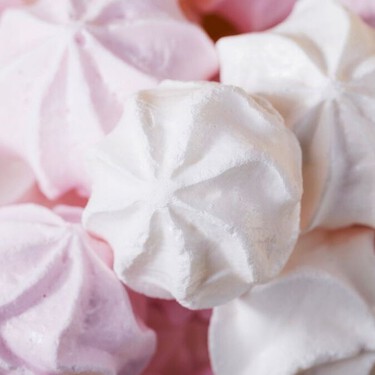 El secreto para hacer merengue sin complicaciones: que quede crujiente por fuera y suave por dentro
