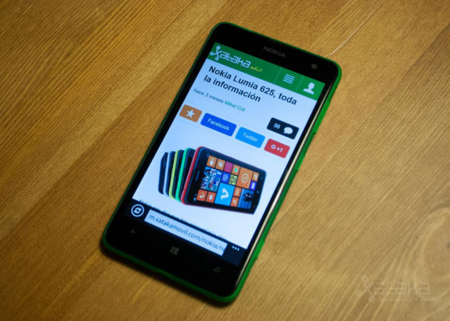Un nuevo smartphone de 4.5 pulgadas de Nokia sale a la luz