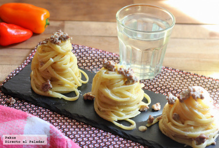 Tallarines con salsa de roquefort y carne picada. Receta