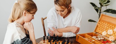 Aunque prefiera estar solo, pasa tiempo a solas con tu hijo adolescente: todavía te necesita