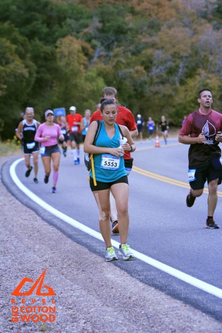 Anna se extrajo leche mientras corría la maratón, un gesto viral y aún necesario para normalizar la lactancia materna