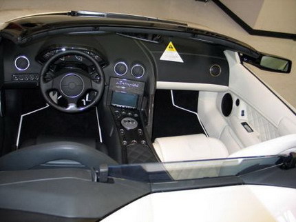 Lamborghini con interior bicolor