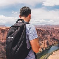 Una marca de zapatillas crea unas becas para viajeros: ¡cálzate y a ver mundo! 