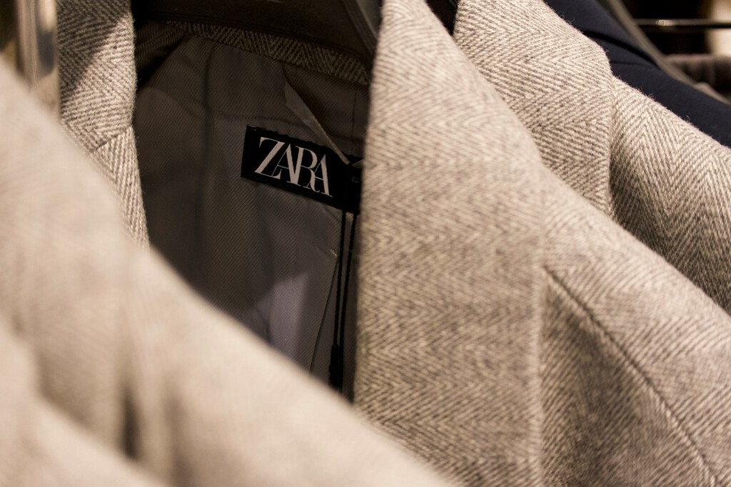 Zara ya no solo vende ropa, también arregla la que se nos ha roto con un servicio muy barato que casi nadie conoce