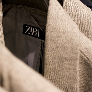 Zara ha encontrado otra vía de negocio: ya no solo te vende ropa, también te la remienda