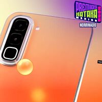 Celular Android delgado con buena batería y enfoque gaming. Tiene carga inversa 