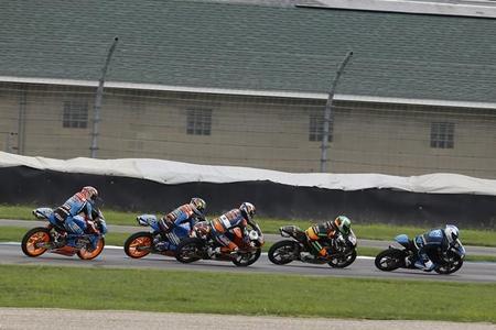 Romano Fenati y Efréz Vázquez por delante de Jack Miller