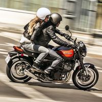 No, en la Fase 1 de la desescalada no está permitido que viajen dos personas en moto