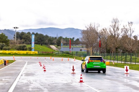 Renault 5 E Tech Conduciendo