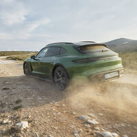 El Porsche Taycan Cross Turismo es la versión familiar del coche eléctrico: 761 CV para volar en silencio más allá del asfalto