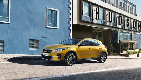 El KIA XCeed es un Forte vuelto crossover para ir contra el Volkswagen T-Roc
