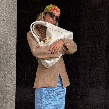 El marrón chocolate está bien, pero estas New Balance vienen en otro color tendencia más chic para el otoño 2025