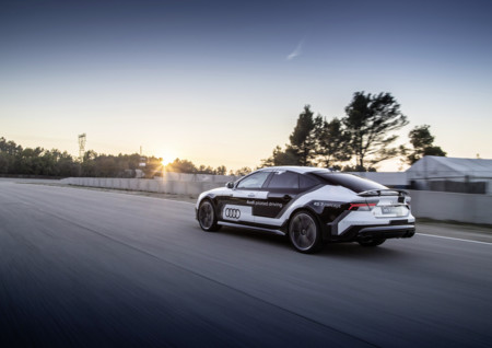 Así acojona ir en el Audi RS 7 piloted driving concept: el autónomo de Audi, lanzado a 305 km/h
