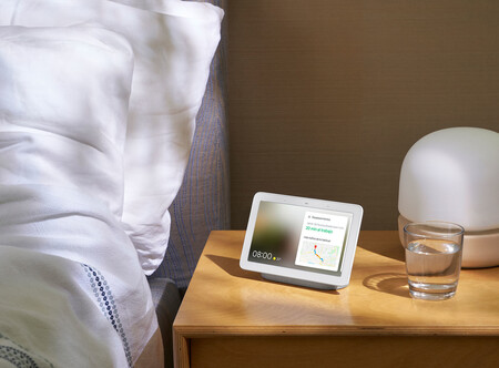 Los altavoces Nest Hub se actualizan: llega la compatibilidad con Zoom, la pestaña "Familia" y mejoras en el despertador