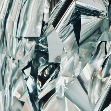 Si tienes que celebrar una barbacoa próximamente, apunta el infalible truco del papel de aluminio para manchar lo menos posible