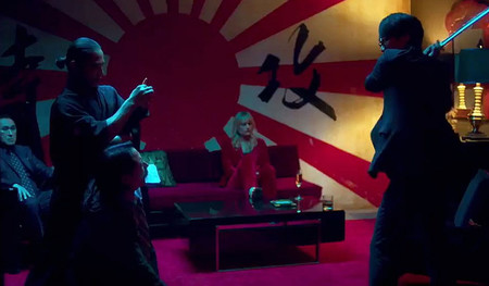 Hideo Kojima sale en Too Old To Die Young, la serie de Winding Refn para Amazon Prime. Y en el tráiler hace un violento cameo