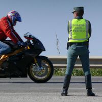 Adiós a las multas de papel. Piden a la DGT que a partir de ahora todas las sanciones sean electrónicas, y ya no hay excusas 