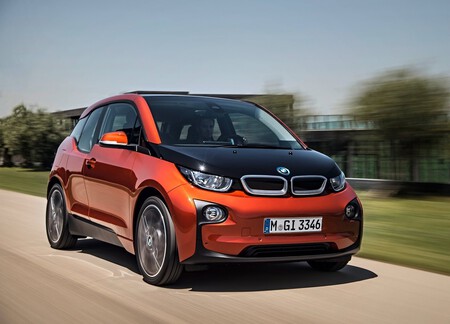 Le piden 1.2 millones de pesos por reparar la batería de su BMW i3: el problema de los autos eléctricos resumido en una factura