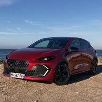 Probamos el Renault Clio: un utilitario híbrido de 160 CV que gasta todavía menos que antes y se disfruta al volante