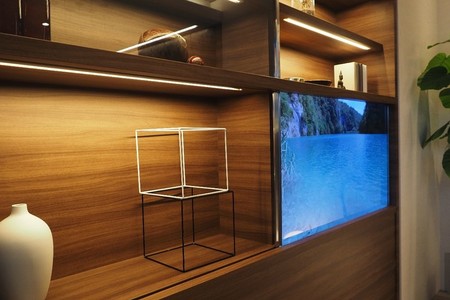 La nueva tele transparente de Panasonic es muy chula, aunque por ahora poco práctica