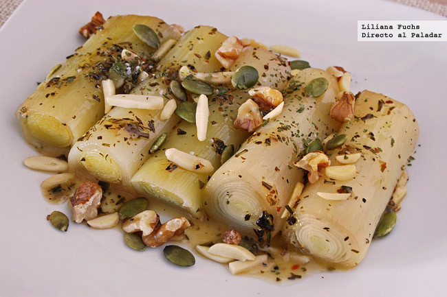 Puerros braseados con frutos secos: receta para glorificar al humilde (y sabroso) puerro