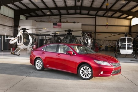Lexus se excusa por tratar de vender híbridos a costa de atacar a los coches eléctricos