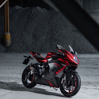 ¡Sorpresa! La MV Agusta F3-RR llega con mejoras en su motor y un carenado en fibra de carbono, por 21.900 euros