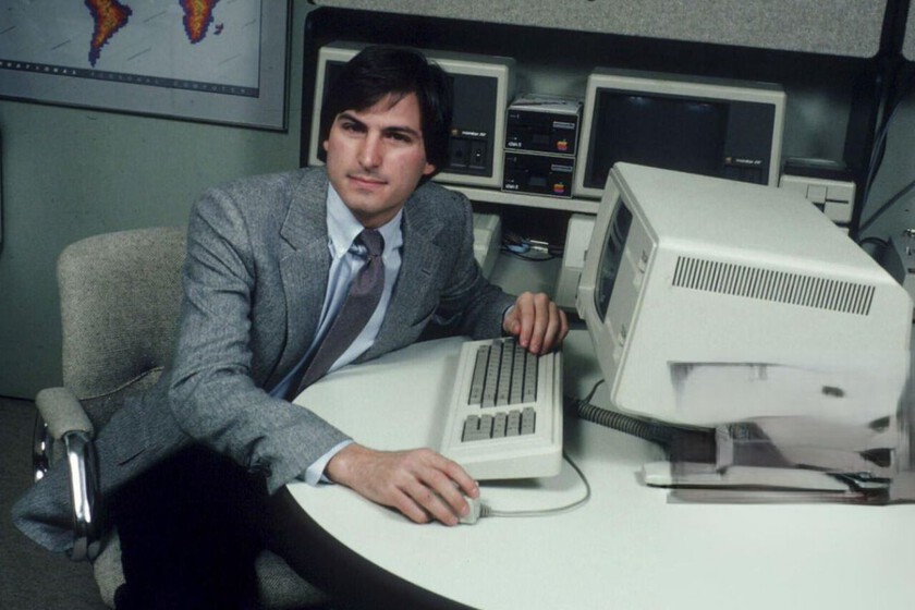 Compró 7.000 ordenadores a Apple para revenderlos mejorados, pero Steve Jobs prefirió recuperarlos y enterrarlos en un vertedero
