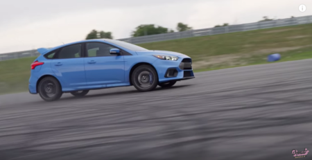 Video: El Ford Focus RS y su Drift Mode son garantía de diversión para todas las edades