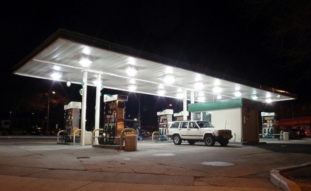 El litro de gasolina vuelve a rozar los 1,5 euros
