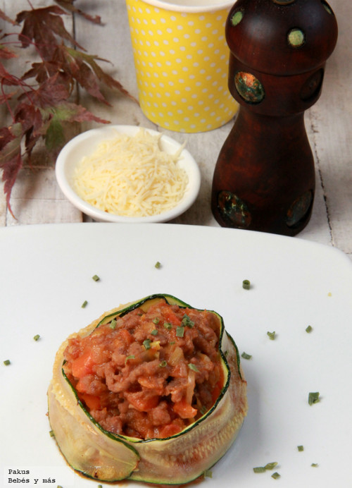 Receta de boloñesa envuelta en láminas de calabacín