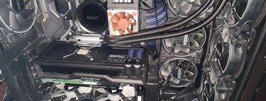 "Es como un submarino hundido a punto de implosionar". Instala 22 ventiladores en su PC Gaming y comparte su preocupación por los cables 