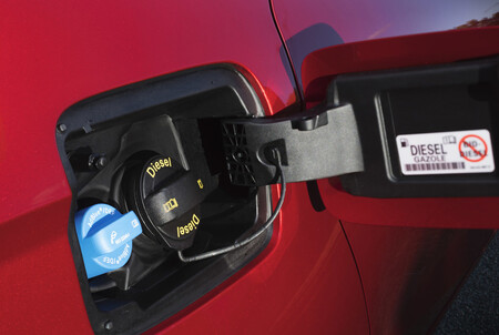 Paros en la producción de AdBlue para los camiones y coches diésel en Europa: se prevé escasez y ya ha empezado a subir de precio