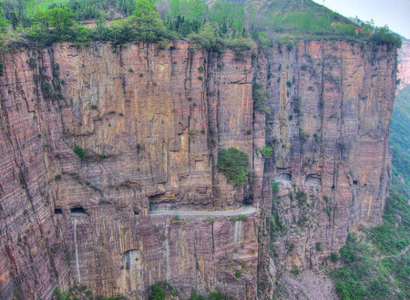 Guoliang Tunnel Road 2011 4 29 17 24 01 5689275863