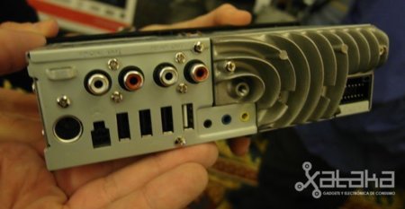 Conexiones en la parte trasera de Parrot Asteroid