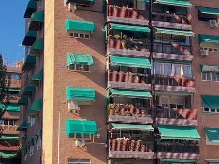 Los Britanicos Estan Pasando Tanto Calor Que Estan Descubriendo Un Viejo Invento Espanol El Toldo Verde