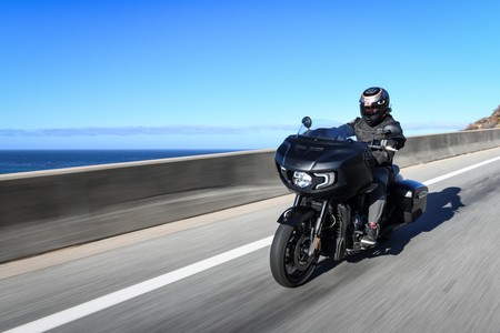 La nueva Indian Challenger llega con el motor más musculoso de la historia de la marca y repleta de tecnología