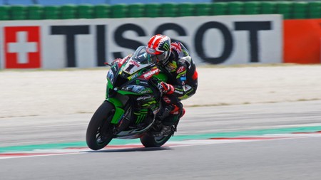 Jonathan Rea aprovecha otra caída de Álvaro Bautista para ganar en Misano y ponerse a 16 puntos