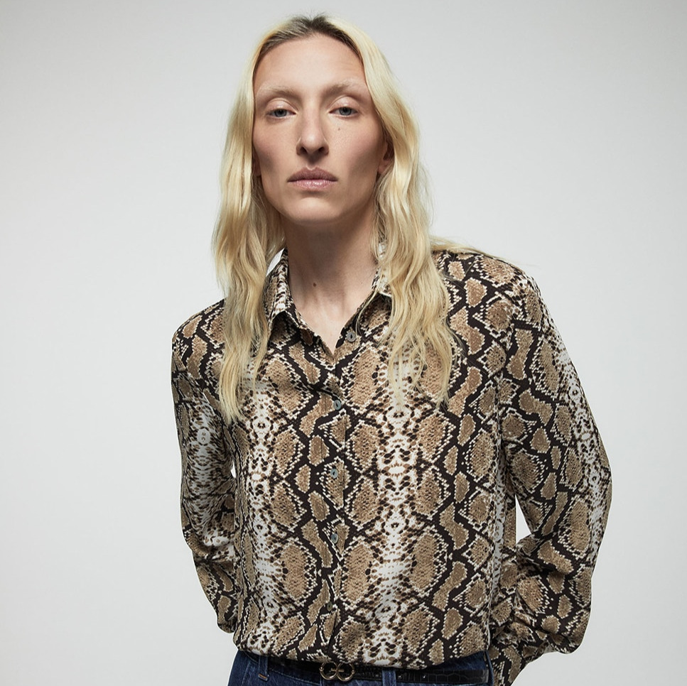 Sfera - Camisa estampado serpiente.