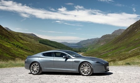 aston-martin-rapide_s-2015-650-01.jpg