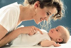Mujeres de baja maternal recibirán ofertas de empleo si lo desean