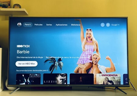 メイン画面: カテゴリ別の推奨セクション、最も推奨されるハイライト表示...