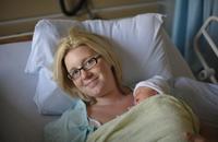 Practica el contacto piel con piel con el bebé, des pecho o biberón 