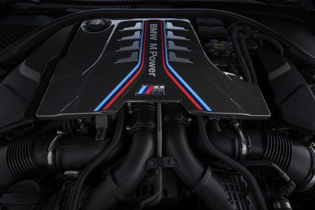 BMW M8 motor