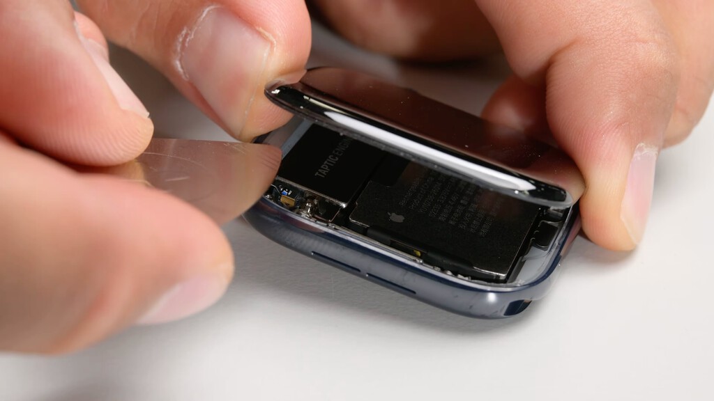Han desmontado el Apple Watch Series 12 y el Ultra 4. Abrirlos sigue siendo un suplicio