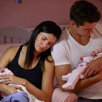 En el primer año del bebé, los padres pierden más de 700 horas de sueño