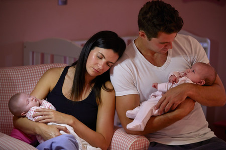 En el primer año del bebé, los padres pierden más de 700 horas de sueño