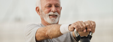 Caminar es sano, pero este ejercicio es el que no puede faltarte si tienes más de 50 